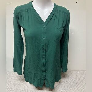 2/$30⚡️- SHIRT | Women’s Pink Martini button up top size XS (fits up to a S)